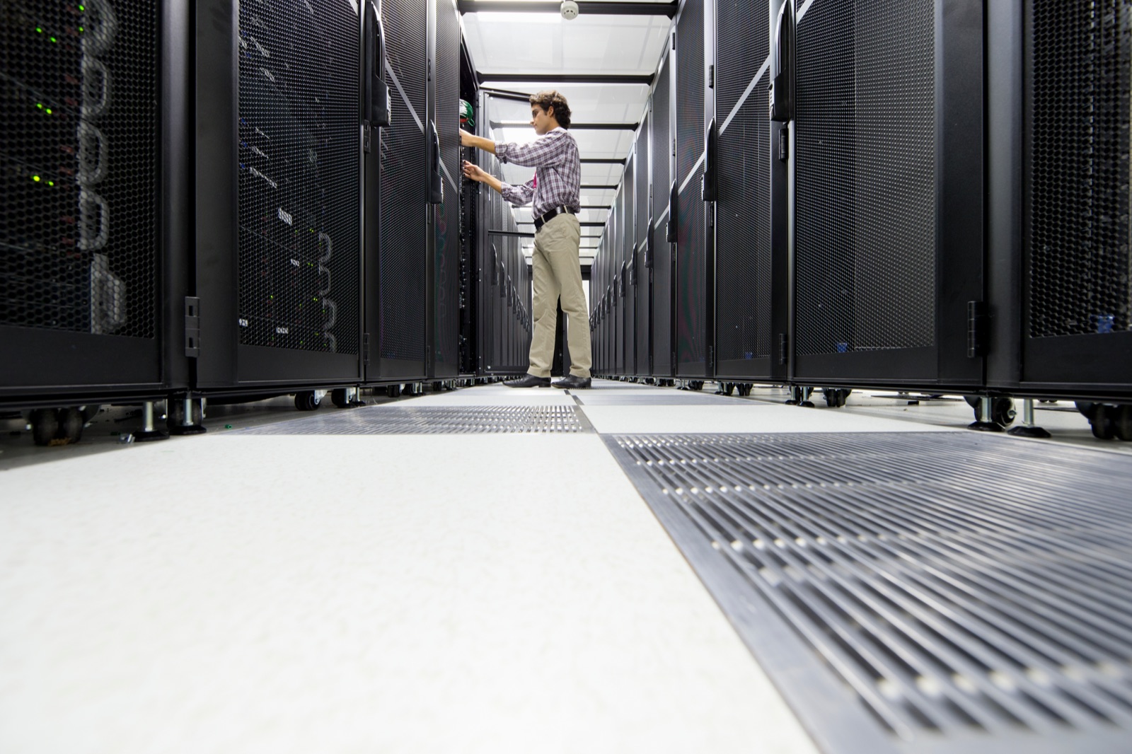 Data Centers & Digital Infrastructure – key engineering challenges and field applications